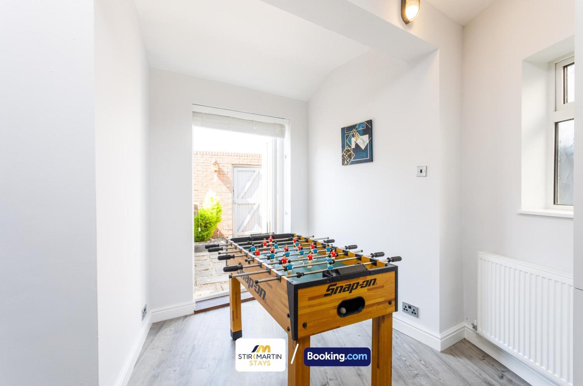 Comfy 3Bed House By Stirkmartin Stays Short Lets & Serviced Accommodation Cardiff With Free Parking & 8Mins To City Centre Екстер'єр фото