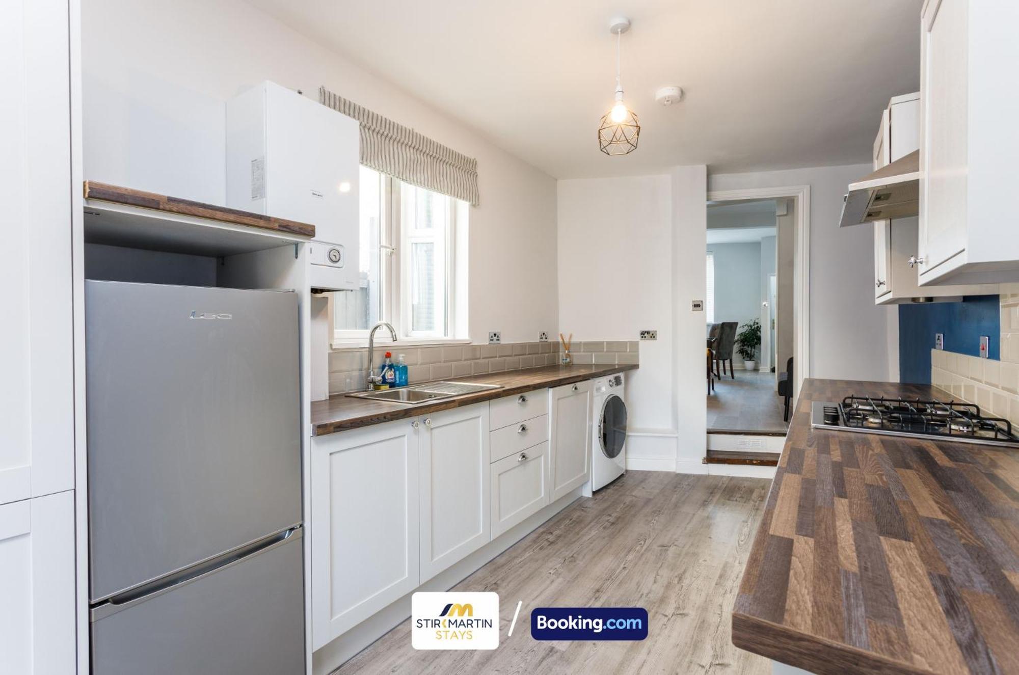 Comfy 3Bed House By Stirkmartin Stays Short Lets & Serviced Accommodation Cardiff With Free Parking & 8Mins To City Centre Екстер'єр фото